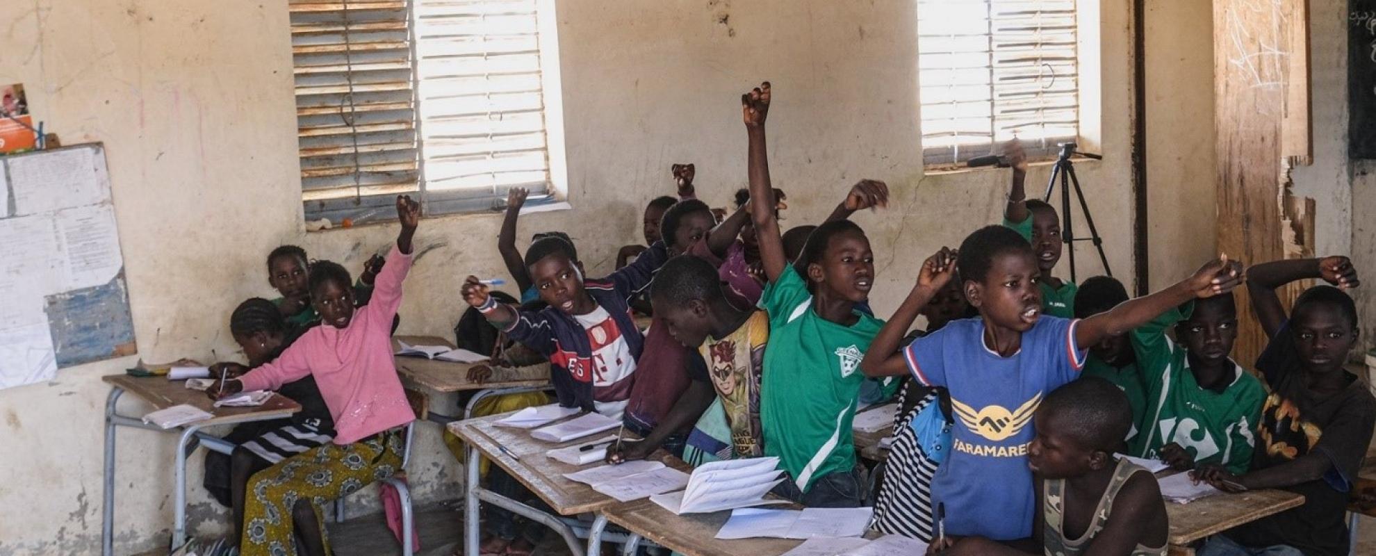 Kinderen in een school van Hoop voor Senegal