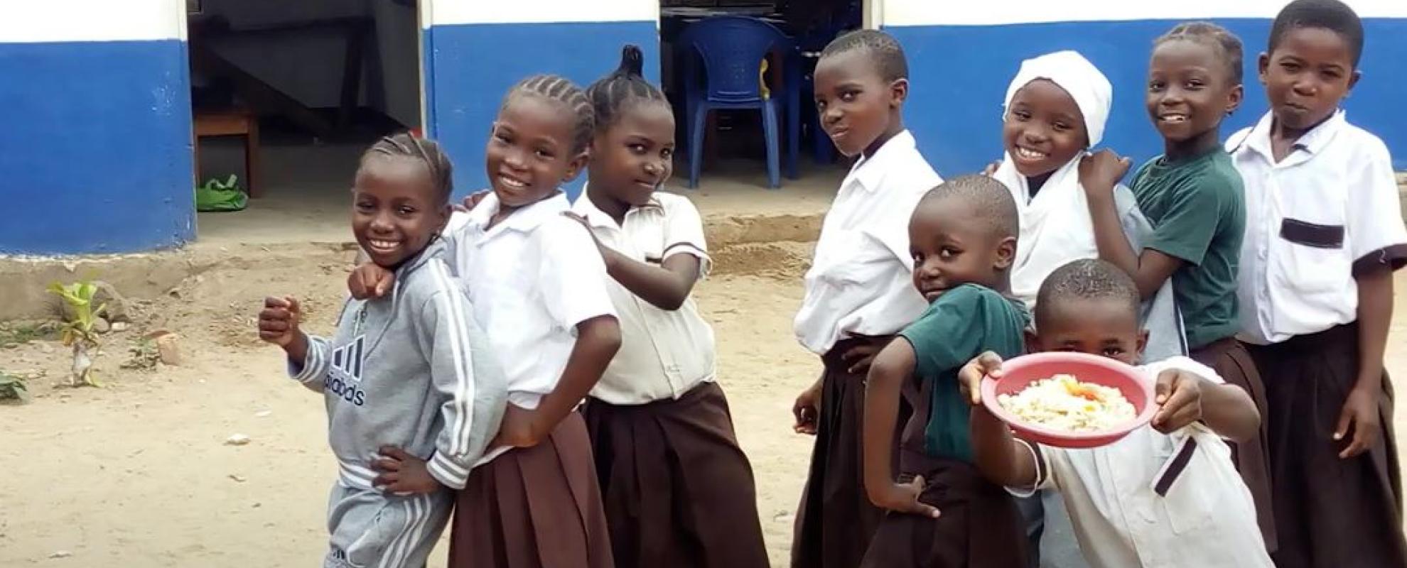 Kinderen op school van Vrienden van Afrika