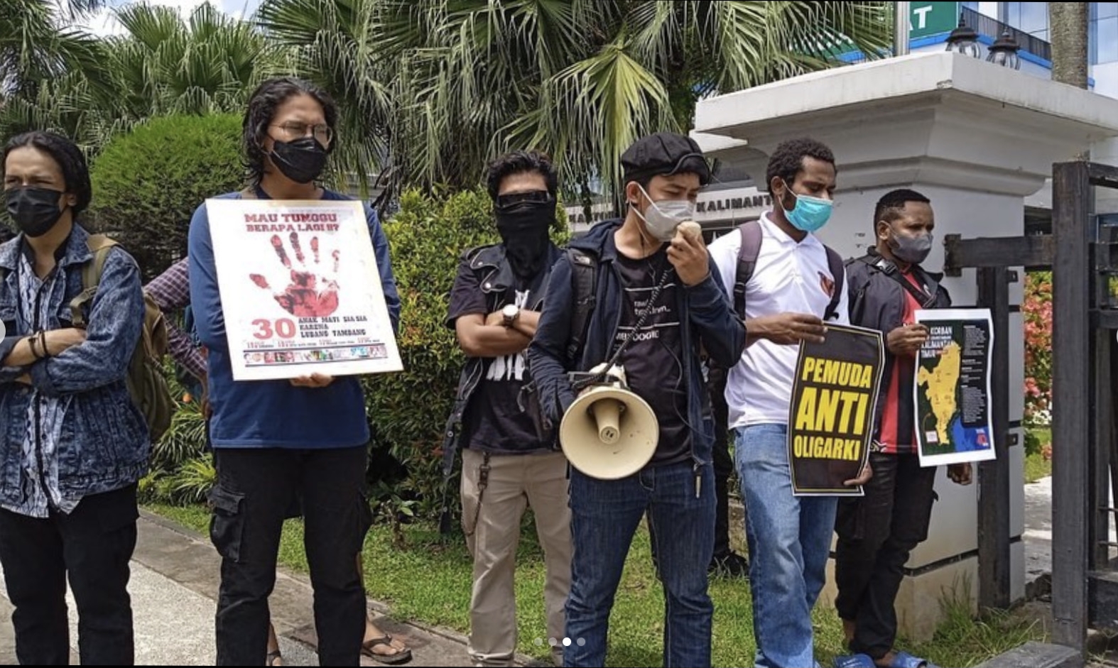 Actie bij het kantoor van de gouverneur in Oost-Kalimantan