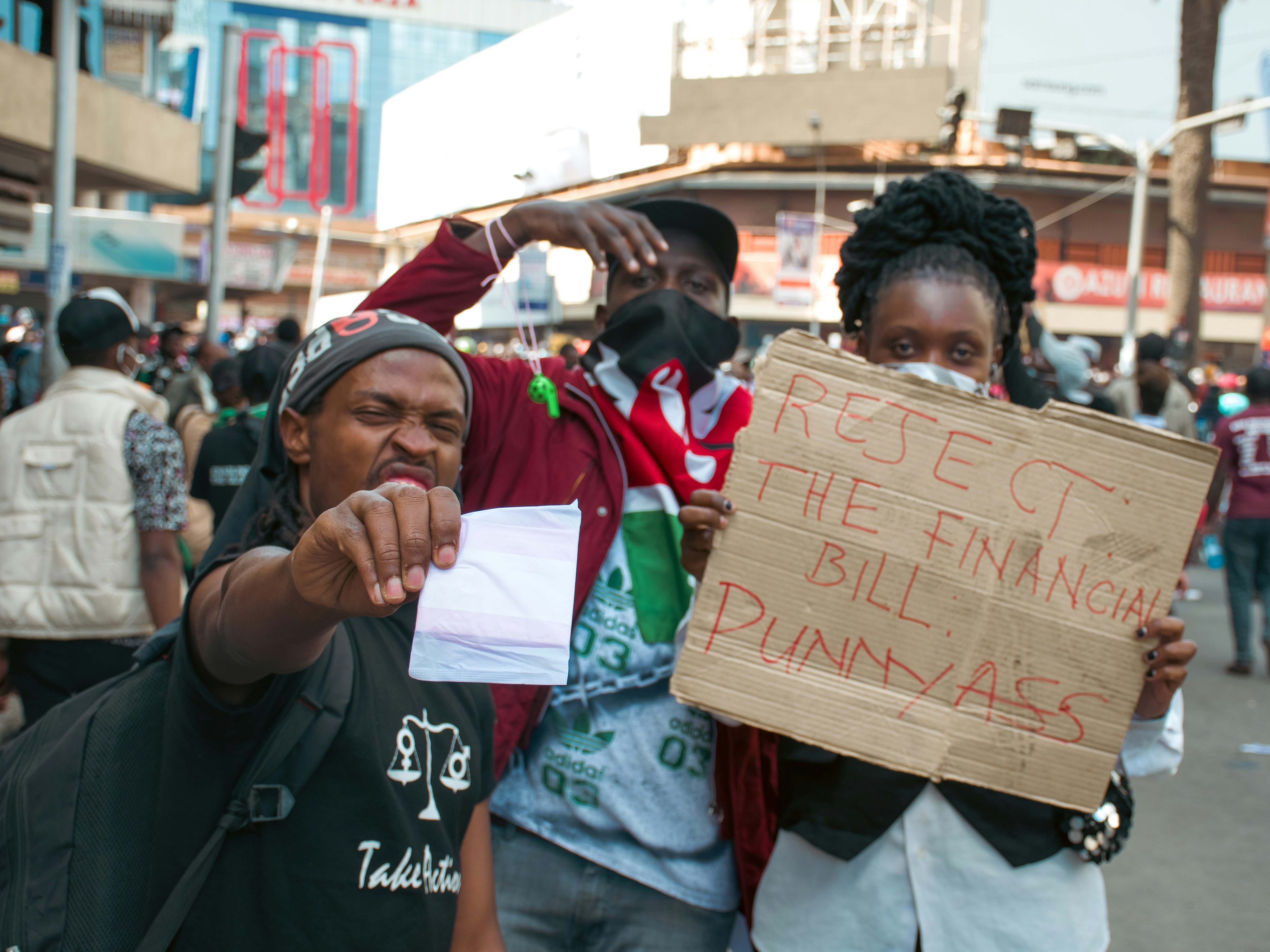 In Kenia protesteren jongeren tegen nieuwe belastingen en de regering.