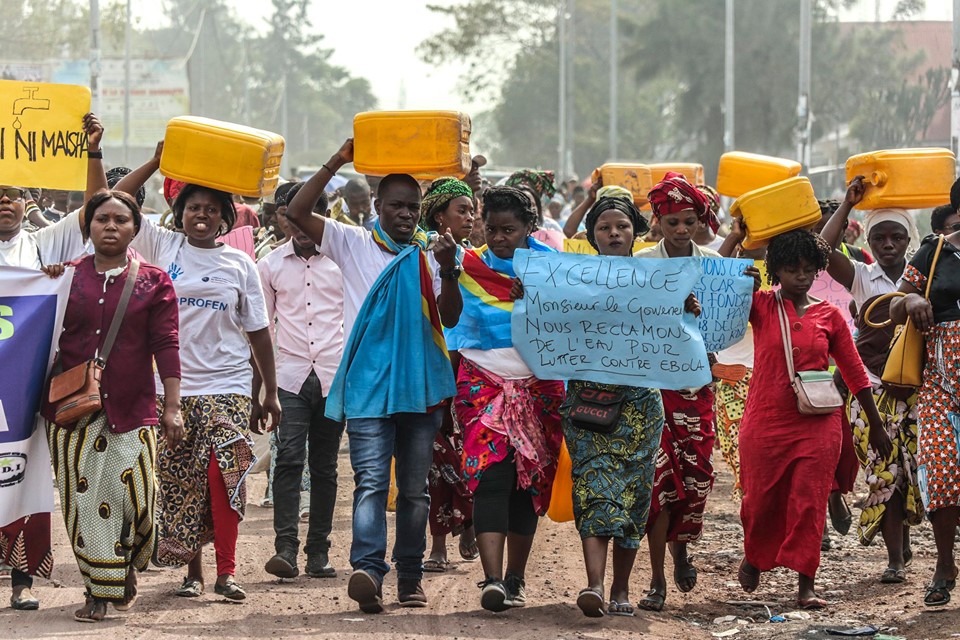 Een optocht voor water in Congo (AIDPROFEN)