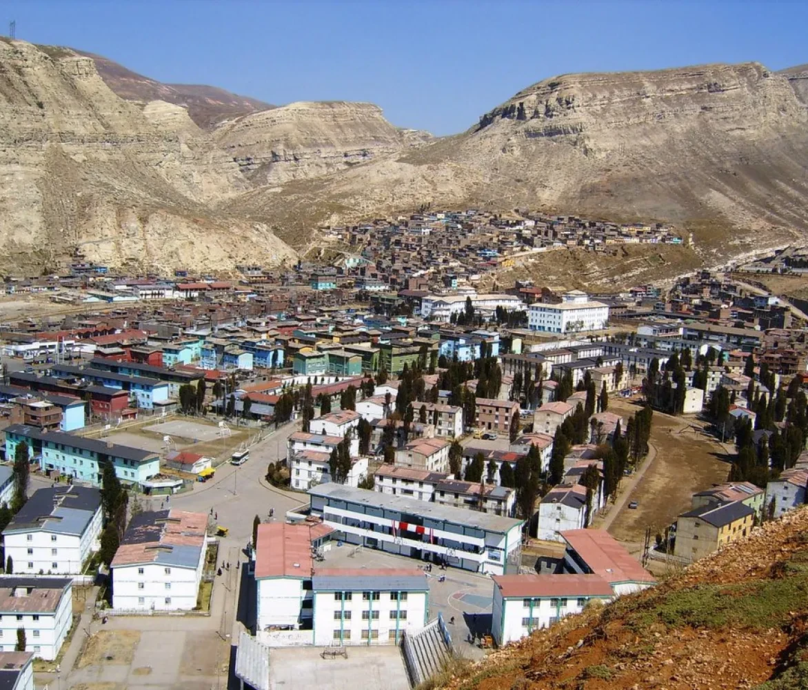 La Oroya in Peru is een van 's werelds meest vervuilde steden door de aanwezige metaalfabriek.