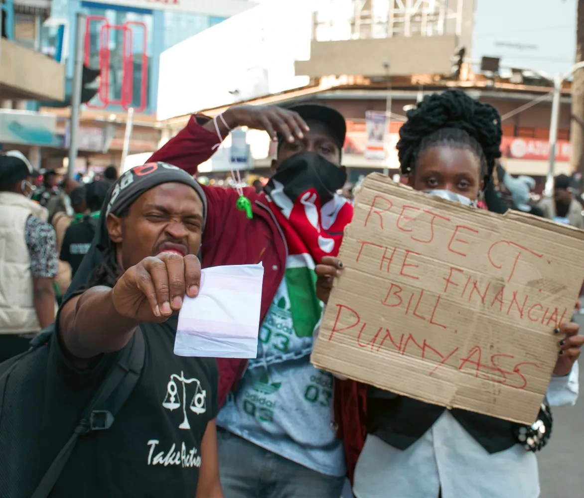 In Kenia protesteren jongeren tegen nieuwe belastingen en de regering.