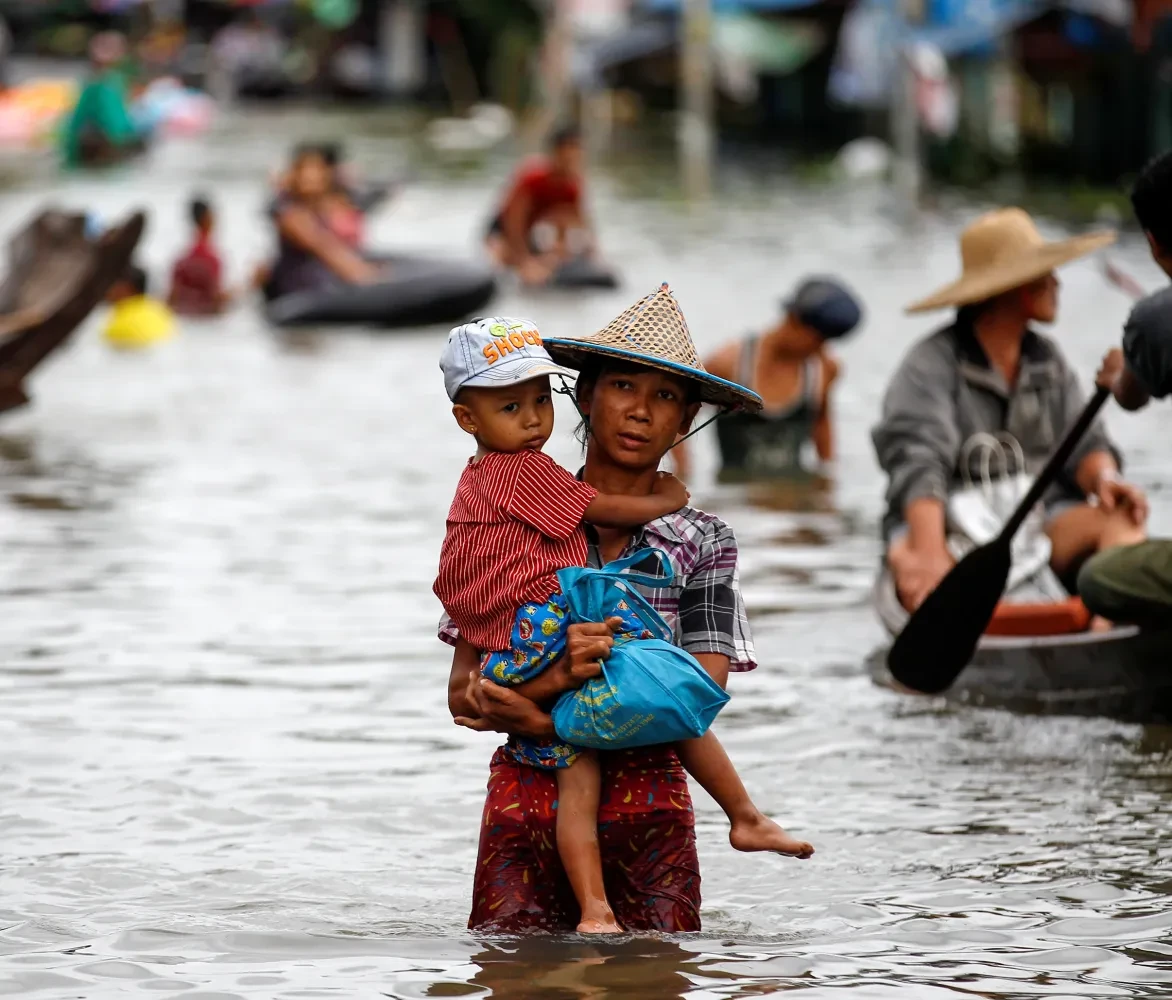 Een tyfoon veroorzaakte in Myanmar dodelijke overstromingen.