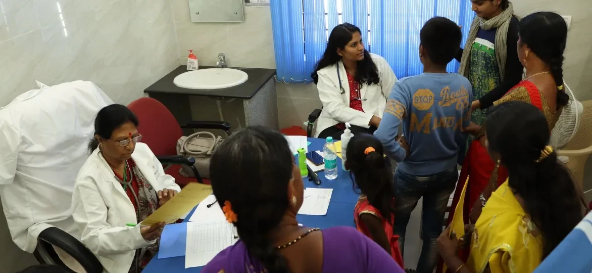 Vrouwen nemen doorgaans een grotere plek in de zorgsector in dan mannen. >© Trinity Care Foundation (CC BY-NC-ND 2.0)