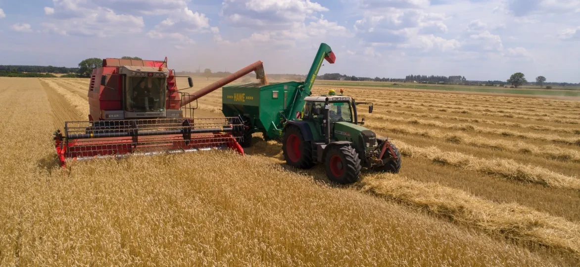 Tractor op het veld in Duitsland (Foto: Heiko Janowski via unsplash)