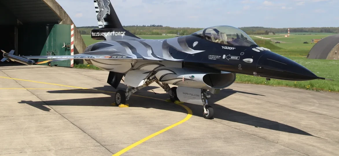 F16
