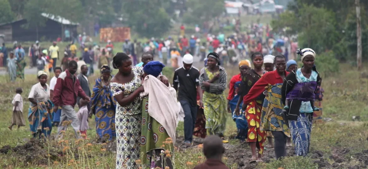 Mensen slaan massaal op de vlucht voor het geweld