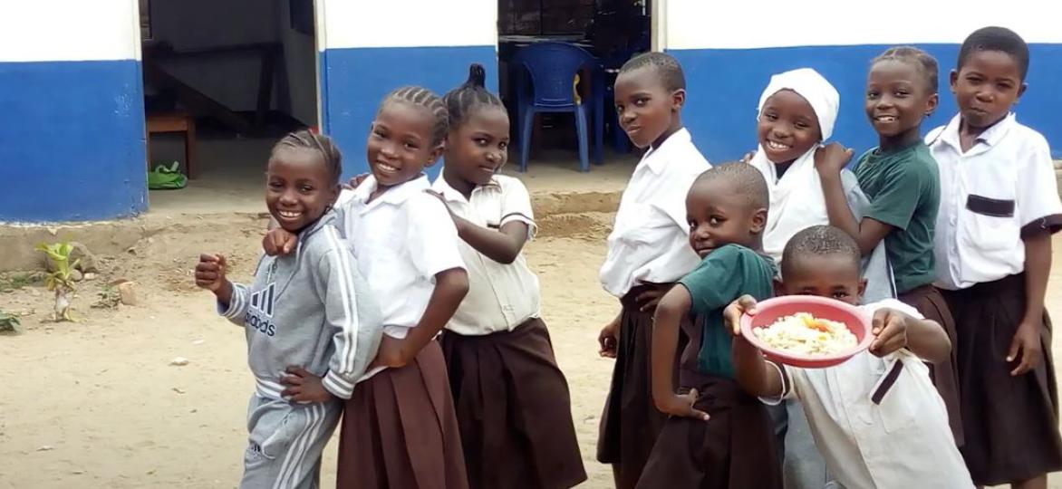 Kinderen op school van Vrienden van Afrika