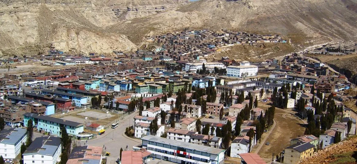 La Oroya in Peru is een van 's werelds meest vervuilde steden door de aanwezige metaalfabriek.