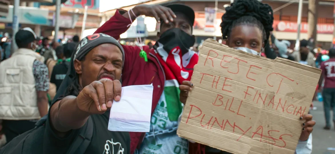 In Kenia protesteren jongeren tegen nieuwe belastingen en de regering.