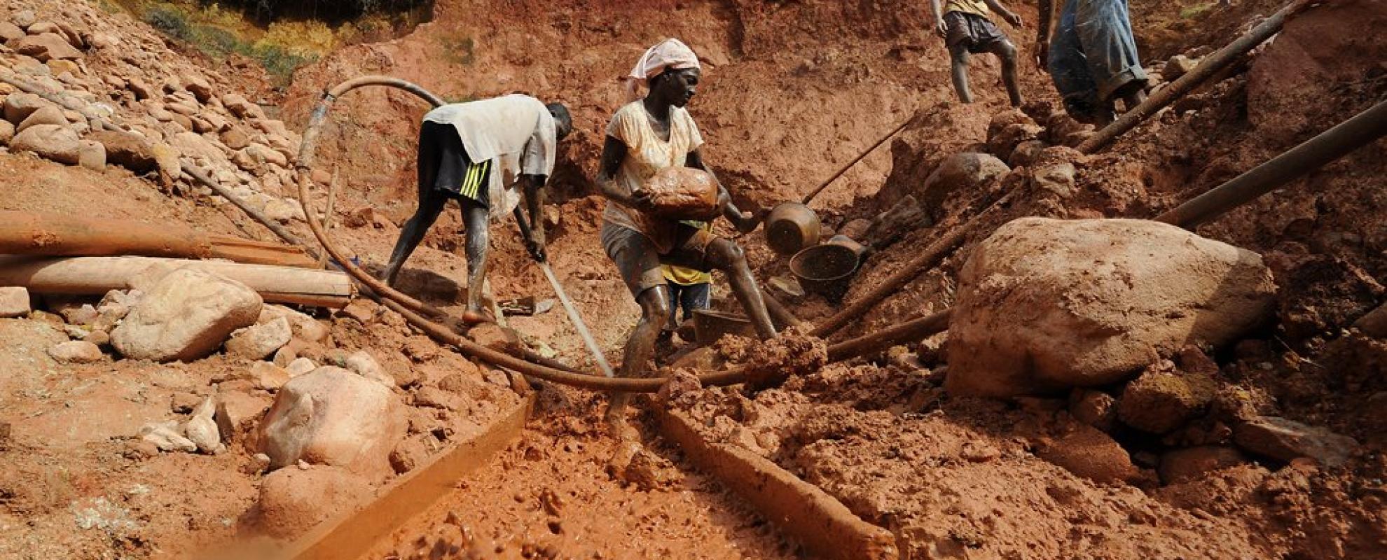 Goudmijnbouw leidt in Colombia tot mensenrechtenschendingen en milieuvervuiling