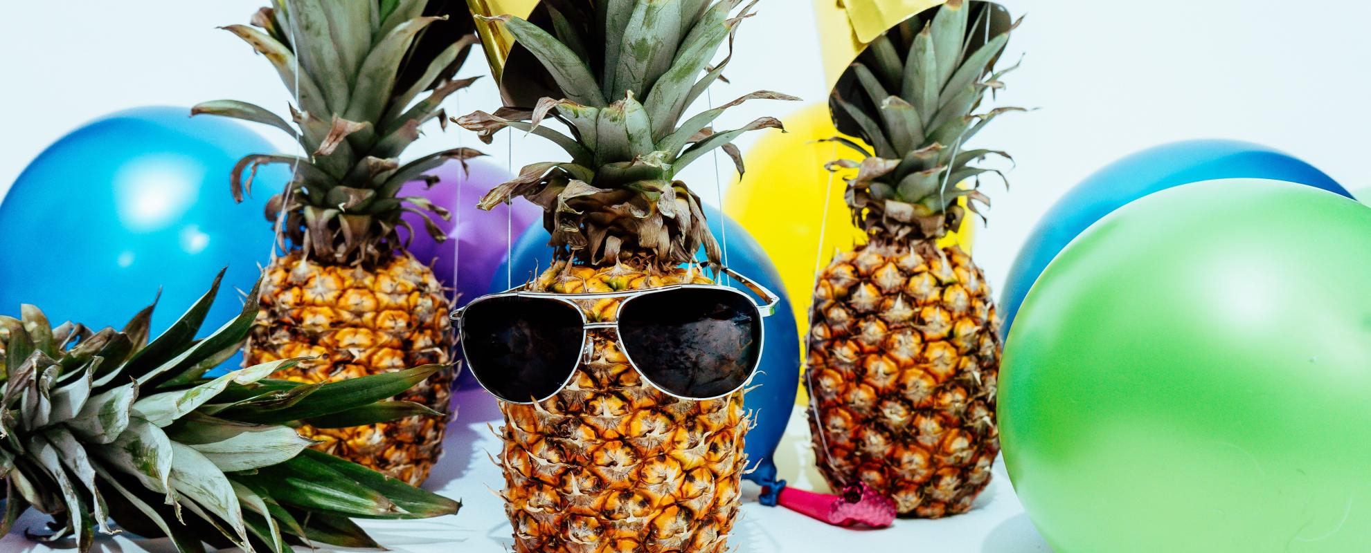 Stockafbeelding van feestende ananassen