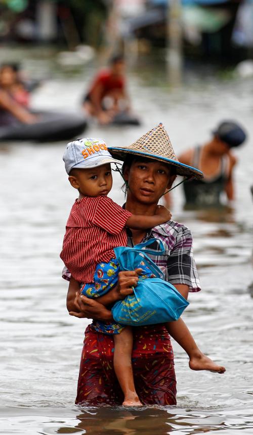 Een tyfoon veroorzaakte in Myanmar dodelijke overstromingen.