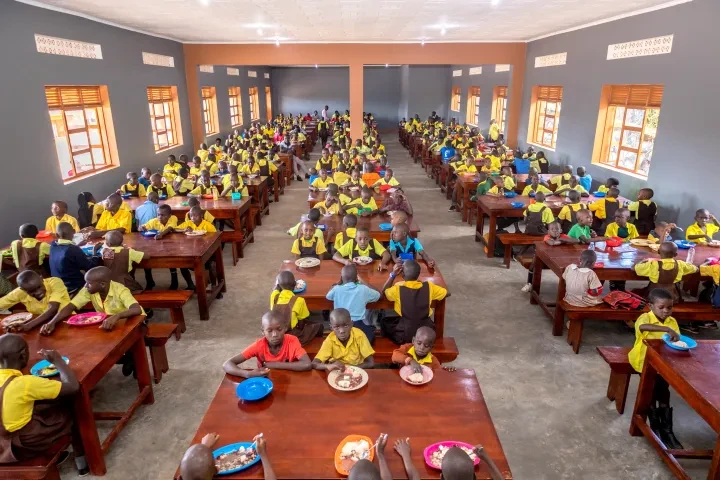 Adullam Model Primary School Mbarara - Eetzaal NA 4de Pijler Cunina