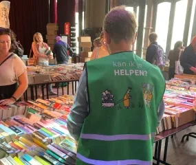 Medewerkers staan klaar om met raad en daad te helpen