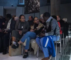 Deelnemers Dag van de 4de Pijler maken kennis met elkaar