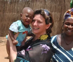 Adama, Gambia waar het verhaal van Find your smile again startte