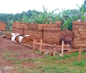 Eerste muren worden opgetrokken 