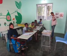 klas, meisjes en jongens zonder onderscheid in godsdienst of kaste