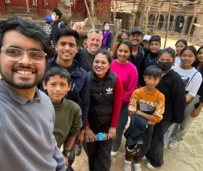 een uitstap met enkele van de studenten, georganiseerd door de lokale medewerkers.