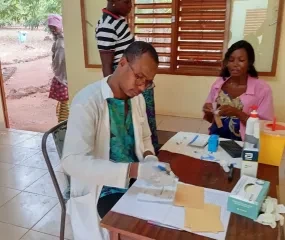 medewerkers van het medisch centrum aan het werk