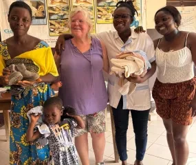 Distribution of clothes in the village of Keita Akoda.