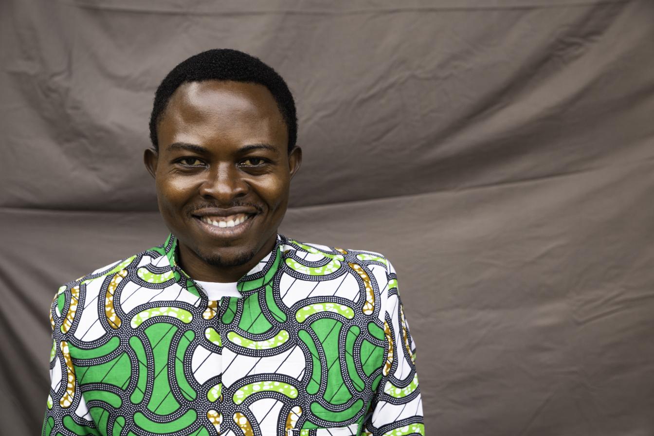 Justin Koku, tevens Congolees, coördineert sinds drie jaar het tewerkstellingsbureau dat verbonden is aan de Don Bosco beroepsschool in Lubumbashi
