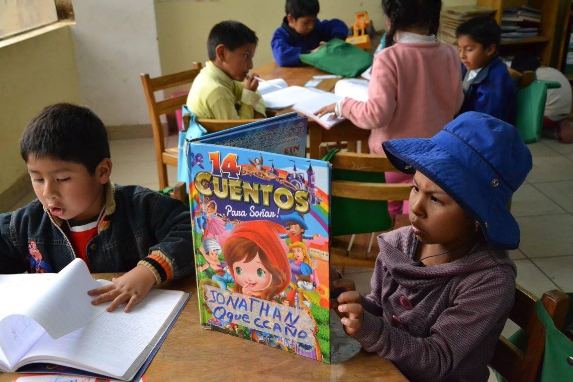 Kinderen in de klas in Cuzco voor de pandemie