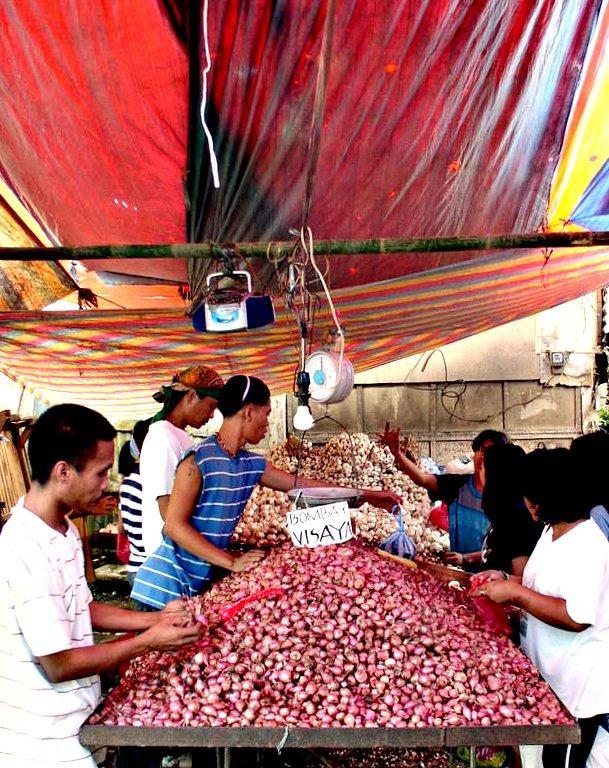 Prijzen ajuinen swingen de pan uit in Filipijnen