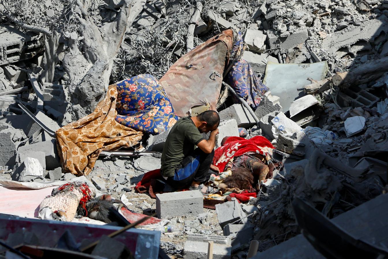 Palestijnen in Gaza blijven achter in puin na de bombardementen door Israël.