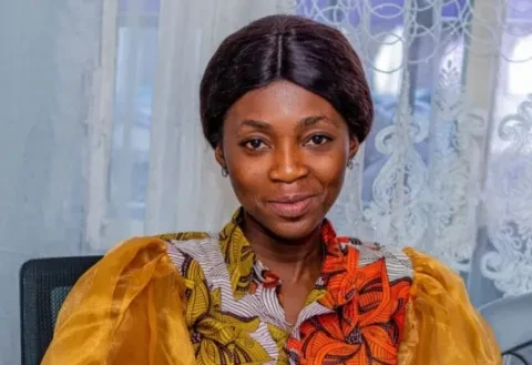 Evia Yalenga van Si Jeunesse savait uit RDC Congo