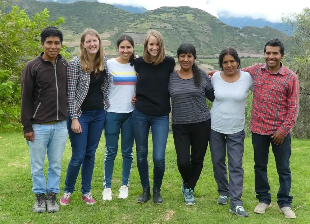 Jongeren op bezoek bij project in de Andes