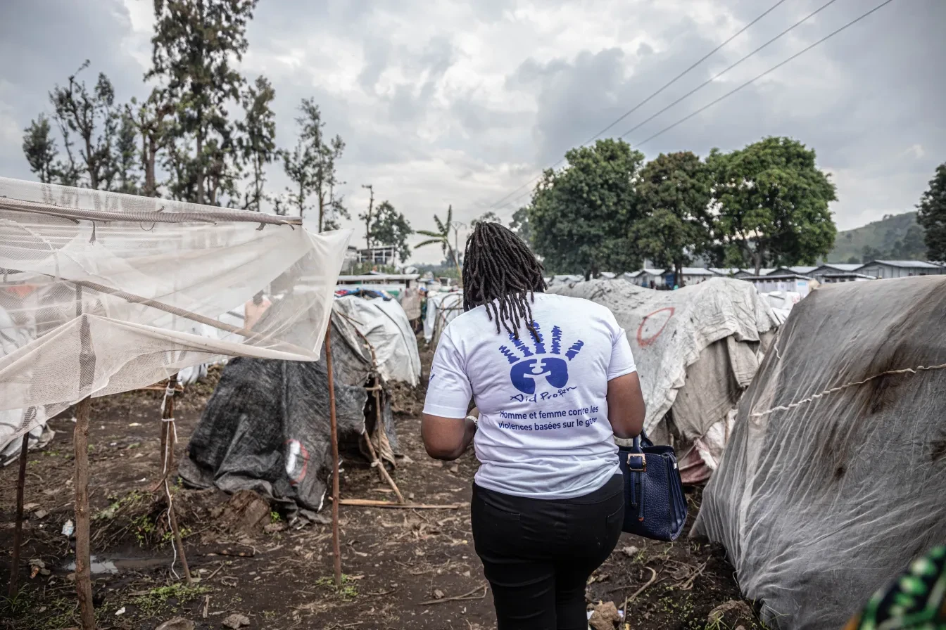 Passy Mubalama in een vluchtelingenkamp in Oost-Congo