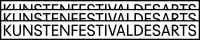 Logo met de naam Kunstenfestivaldesarts 3 maal herhaald = verschillende stemen en meningen die één realiteit maken