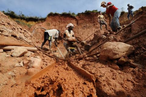 Goudmijnbouw leidt in Colombia tot mensenrechtenschendingen en milieuvervuiling