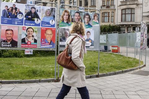 "Opnieuw verkiezingen zullen de kaarten niet makkelijker leggen", stellen 58 middenveldorganisaties in een open brief  © Belga