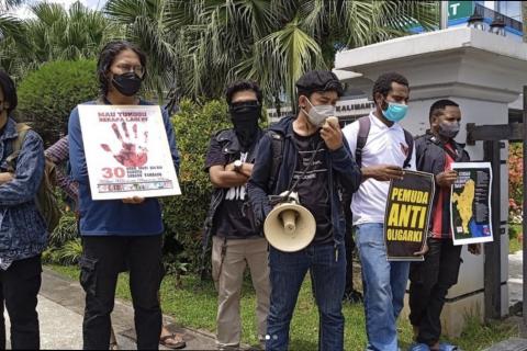 Actie bij het kantoor van de gouverneur in Oost-Kalimantan