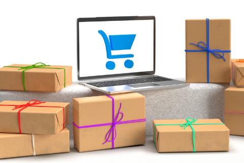 E-commerce - pakjes met laptop en winkelkar