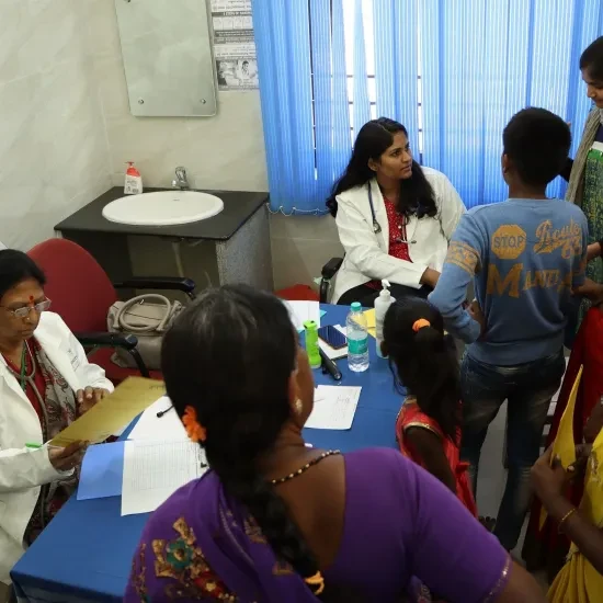 Vrouwen nemen doorgaans een grotere plek in de zorgsector in dan mannen. >© Trinity Care Foundation (CC BY-NC-ND 2.0)