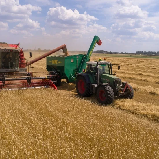 Tractor op het veld in Duitsland (Foto: Heiko Janowski via unsplash)