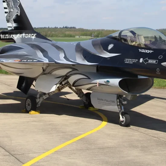 F16