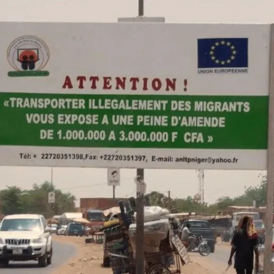Bord in Niger waarschuwt voor boetes op mensensmokkel