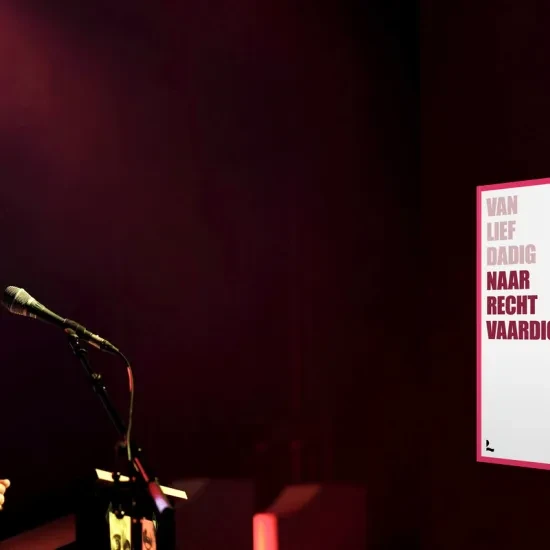 Van Liefdadig Naar Rechtvaardig