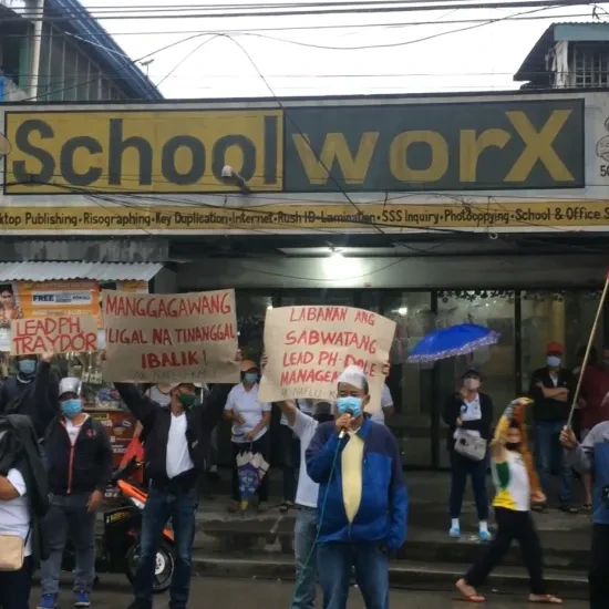 Werknemers protesteren tegen Dolefil