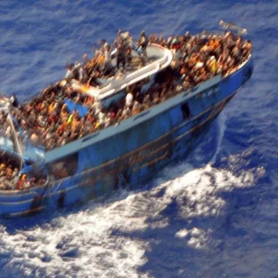 Overvol schip Adriana in de Griekse wateren