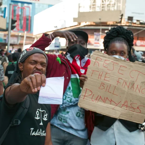 In Kenia protesteren jongeren tegen nieuwe belastingen en de regering.